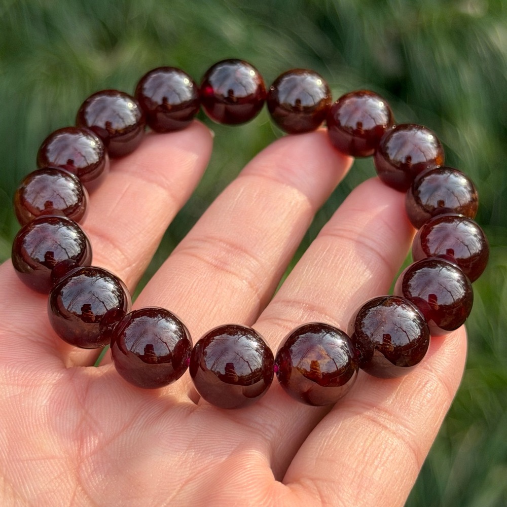 12.5mm‎ stretchable natural garnet bracelet 1069